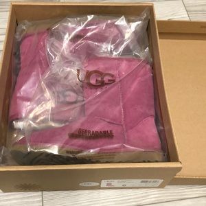 UGG short boots in Pink, women size 6